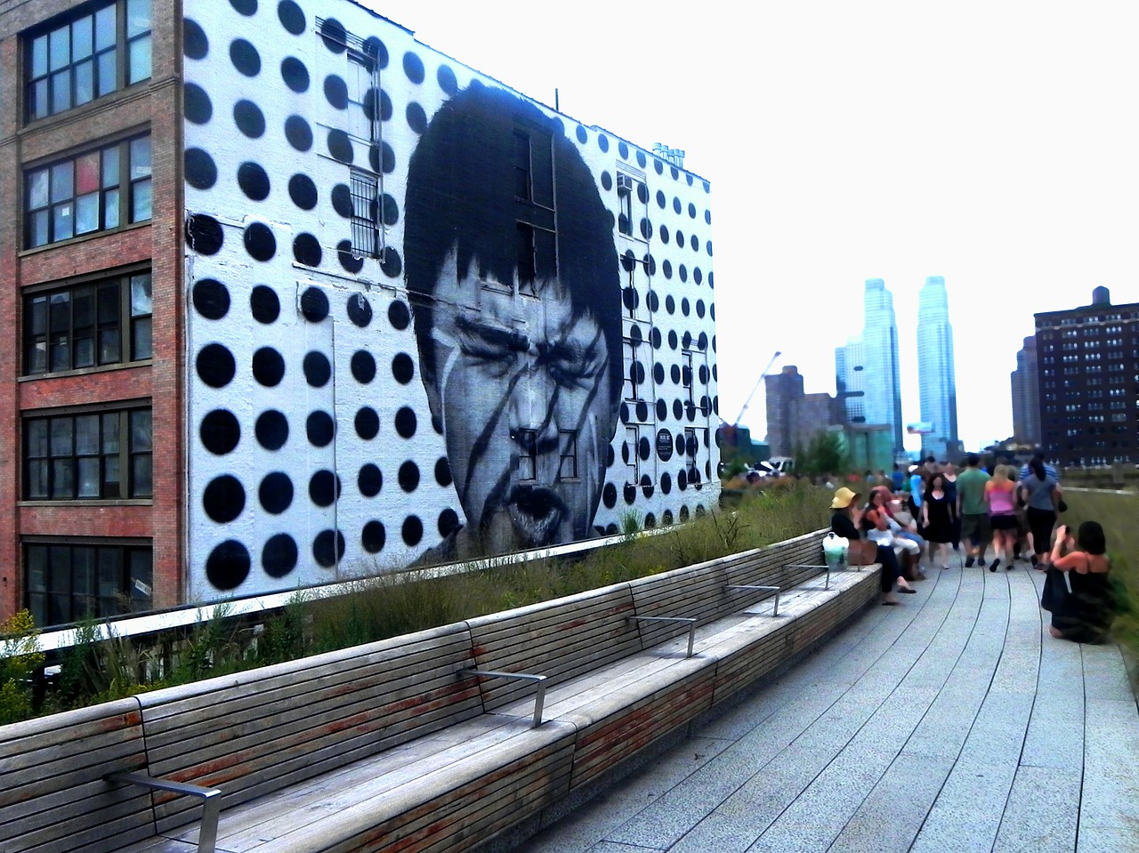 One of the historically cooleest Free Things To Do in New York City is to take a walk on the Highline!